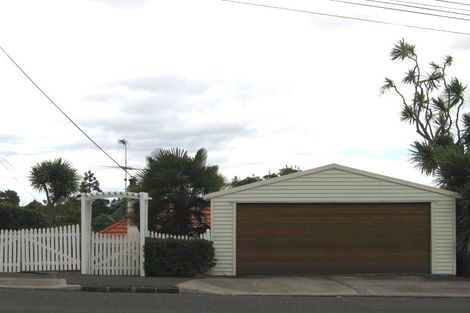 Photo of property in 153 Hinemoa Street, Birkenhead, Auckland, 0626