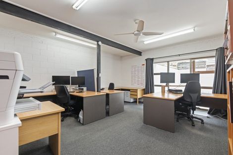 Photo of property in 52 Wikiriwhi Crescent, Awapuni, Palmerston North, 4412