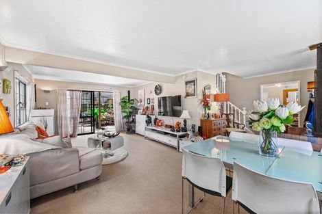 Photo of property in 20 Fitzherbert Avenue, West Harbour, Auckland, 0618