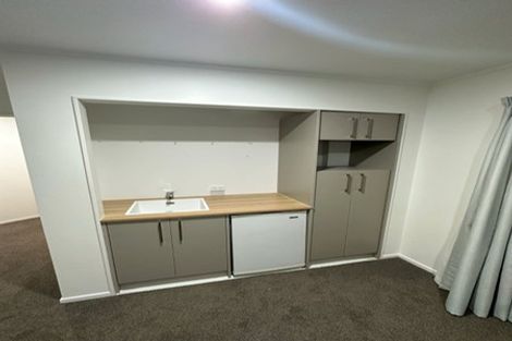 Photo of property in 2 Harbour Lights Close, West Harbour, Auckland, 0618