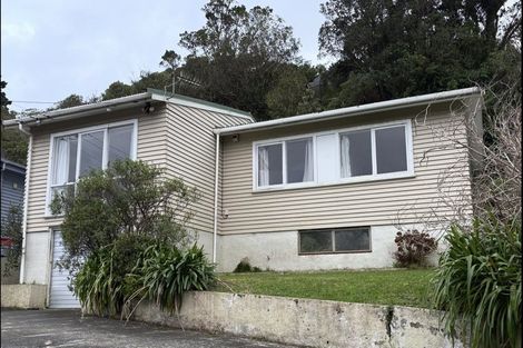 Photo of property in 33 Black Rock Road, Newlands, Wellington, 6037