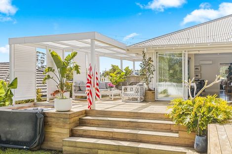 Photo of property in 7 Odlin Lane, Red Beach, 0932