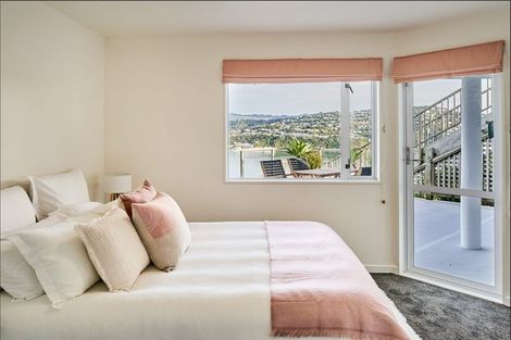 Photo of property in 11 Countess Close, Maupuia, Wellington, 6022