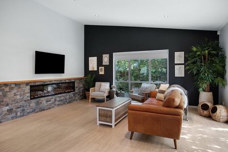 Photo of property in 5a Collingwood Road, Waiuku, 2123