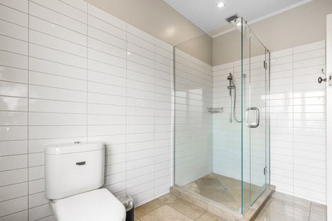 Photo of property in 1 Maungakiekie Avenue, Greenlane, Auckland, 1051