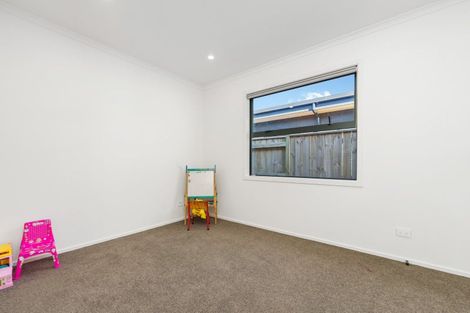 Photo of property in 67 Vaucluse Heights, Fitzherbert, Palmerston North, 4410
