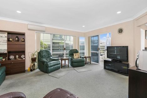 Photo of property in 23a Sunbrae Grove, Mount Maunganui, 3116