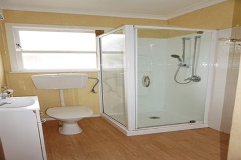 Photo of property in 32 Queenwood Road, Levin, 5510