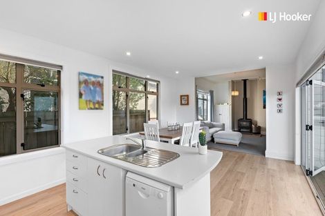 Photo of property in 69 Hargest Crescent, Saint Clair, Dunedin, 9012