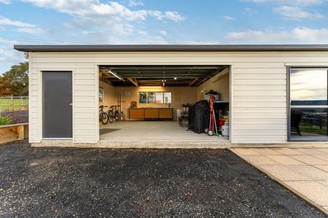 Photo of property in 28 Lakeview Street, Waihola, 9073