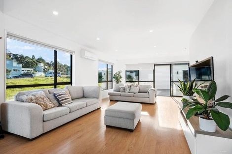 Photo of property in 58 Ascension Crescent, Orewa, 0931