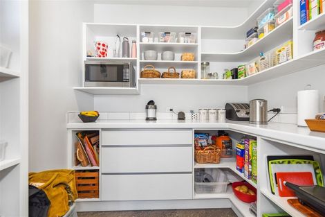 Photo of property in 172 Saint James Drive, Huntington, Hamilton, 3210