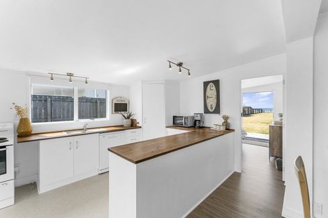 Photo of property in 95 Pukehina Parade, Pukehina, Te Puke, 3189