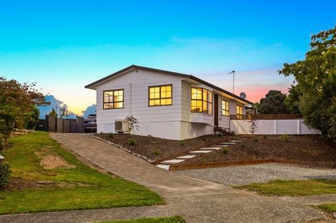 Photo of property in 8 Taurus Place, Kawaha Point, Rotorua, 3010