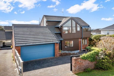 Photo of property in 1/56 Aberdeen Road, Campbells Bay, Auckland, 0620