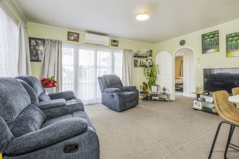 Photo of property in 12 Kerry Place, Papakura, 2110