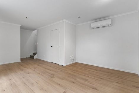 Photo of property in 1092a Great North Road, Point Chevalier, Auckland, 1022