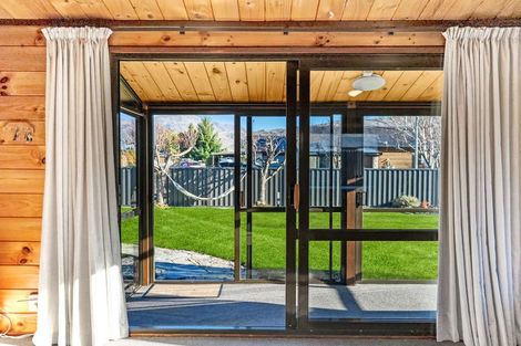 Photo of property in 2 Bruce Street, Cromwell, 9310