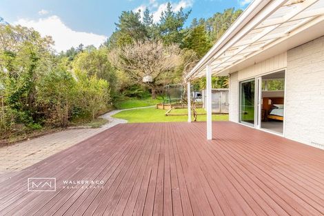 Photo of property in 5 Elmslie Road, Pinehaven, Upper Hutt, 5019