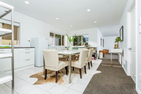 Photo of property in 1/25 Churchill Road, Murrays Bay, Auckland, 0630