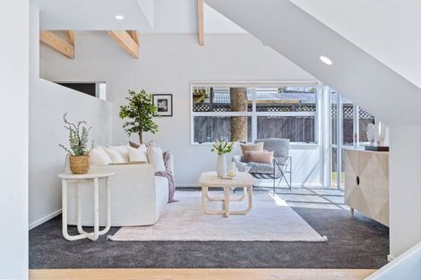 Photo of property in 2/7 Seine Road, Forrest Hill, Auckland, 0620