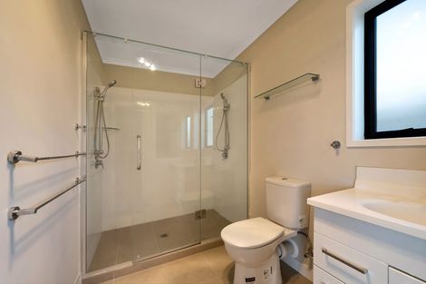 Photo of property in 4190a Great North Road, Glendene, Auckland, 0602