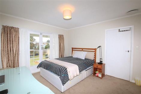 Photo of property in 32 Kelwyn Road, Kelston, Auckland, 0602