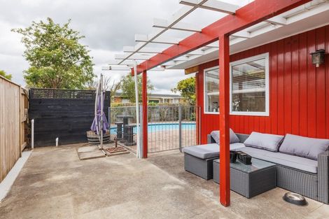 Photo of property in 1 Chilton Grove, Hokowhitu, Palmerston North, 4410