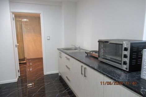 Photo of property in 5 Fernhaven Place, Massey, Auckland, 0614