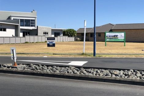 Photo of property in 2 Rauiri Drive, One Tree Point, 0118