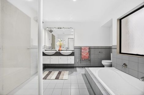 Photo of property in 1/70b Carlisle Road, Browns Bay, Auckland, 0632