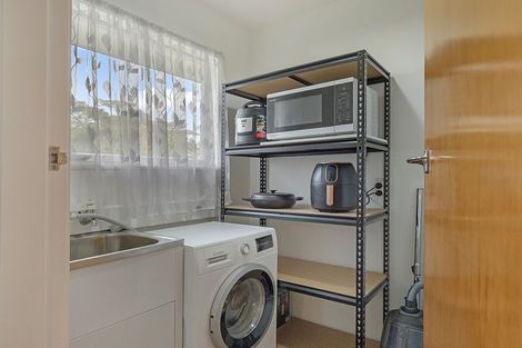 Photo of property in 12 Lomax Place, Islington, Christchurch, 8042