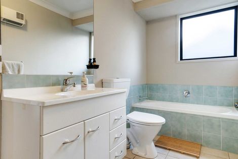 Photo of property in 5a Rewa Street, New Lynn, Auckland, 0600