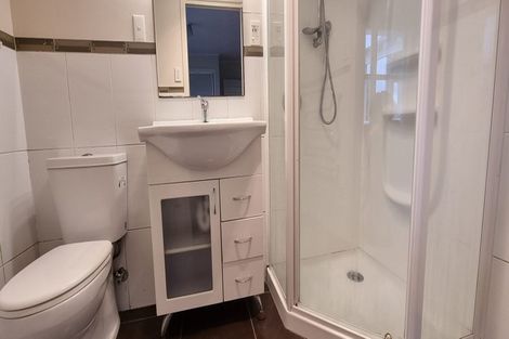 Photo of property in 2 Graham Collins Drive, Windsor Park, Auckland, 0632