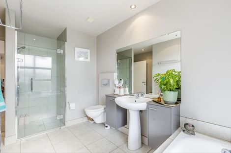 Photo of property in 135 Wiseley Road, West Harbour, Auckland, 0618