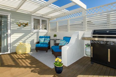 Photo of property in 21a Crescent Road, Otumoetai, Tauranga, 3110