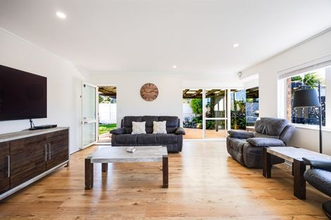 Photo of property in 5 Shadon Place, Stanmore Bay, Whangaparaoa, 0932