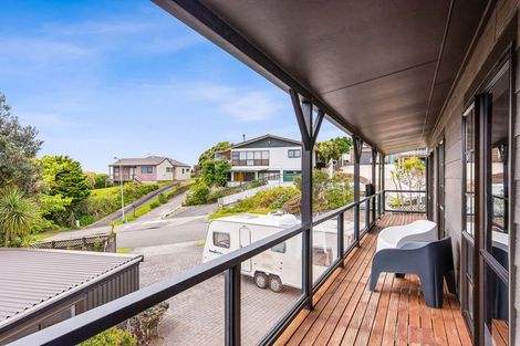 Photo of property in 4 Pine Ridge Terrace, Waikanae Beach, Waikanae, 5036