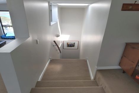 Photo of property in 7a Countess Close, Maupuia, Wellington, 6022