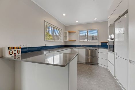 Photo of property in 2/10 Nursery Place, Westown, New Plymouth, 4310