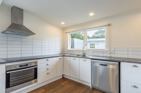 Photo of property in 15 Brazier Grove, Paraparaumu, 5032