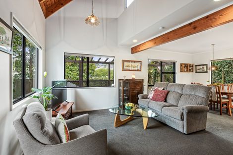 Photo of property in 2/3 Lantana Road, Green Bay, Auckland, 0604