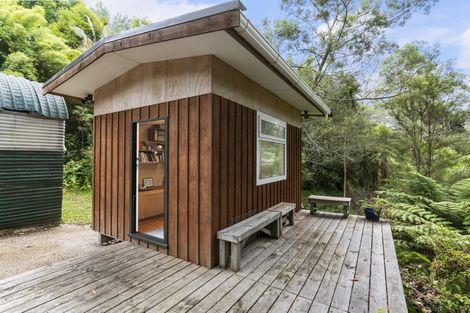 Photo of property in 126 Candia Road, Henderson Valley, Auckland, 0614