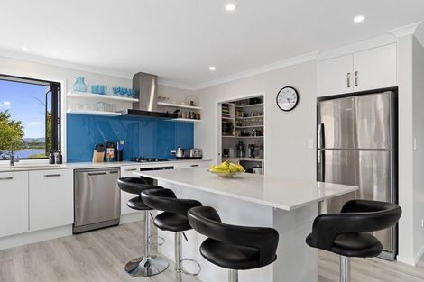 Photo of property in 37 Bert Wall Drive, Omokoroa, 3114