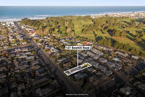 Photo of property in 127 Bowhill Road, New Brighton, Christchurch, 8083