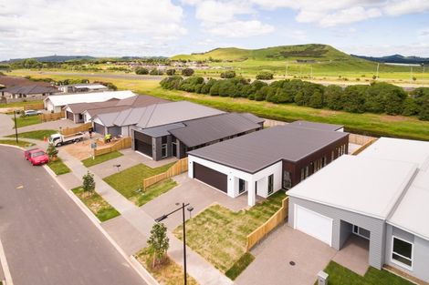 Photo of property in 71 Awatira Drive, Papamoa Beach, Papamoa, 3118