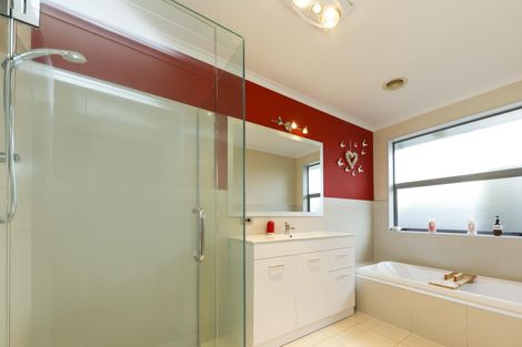 Photo of property in 16 Liberty Grove, Kelvin Grove, Palmerston North, 4414