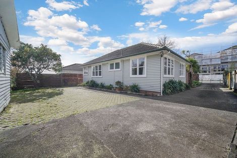 Photo of property in 94 Edmonton Road, Henderson, Auckland, 0612