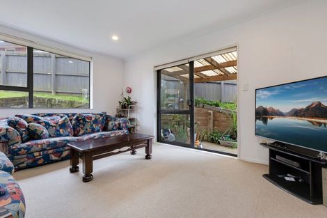 Photo of property in 30 Les Marston Place, Pukekohe, 2120