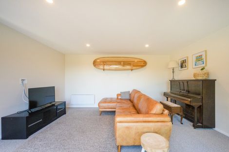 Photo of property in 48 Vaucluse Heights, Fitzherbert, Palmerston North, 4410